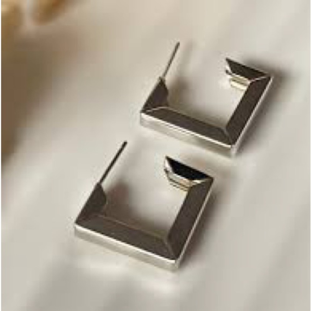 Elegant Silver Geometric Earrings - Picture 2 of 2